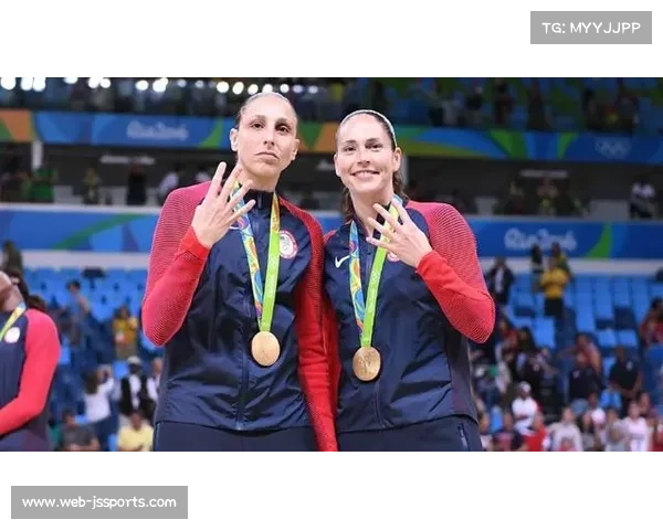 水星老将戴安娜·陶乐西退役,格里纳转会亚特兰大,球队进入重建期 水星老将戴安娜·陶乐西退役,格里纳转会亚特兰大,球队进入重建期